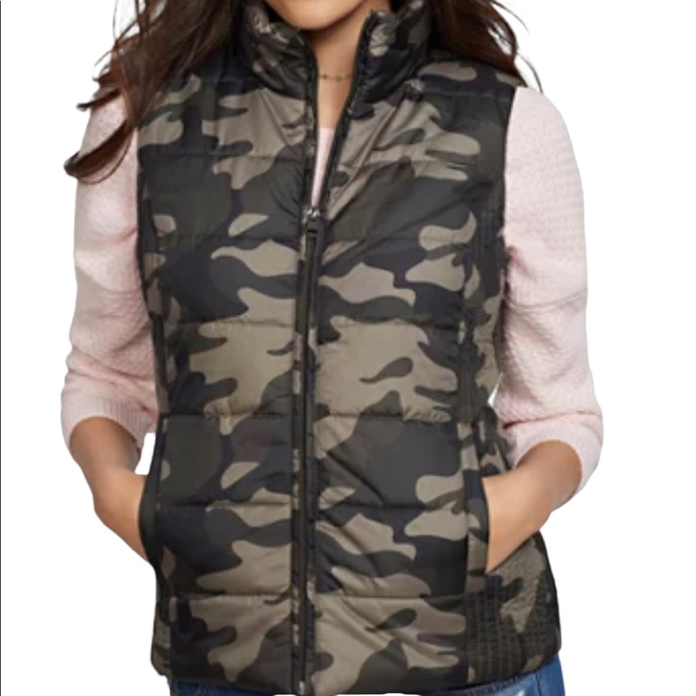 BARELY WORN NEW YORK AND CO. CAMO BUBBLE VEST